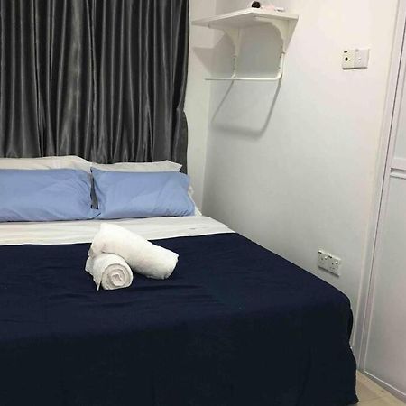 הוילה ג'והור בהרו 22Pax :Taman Pelangi Party House Nearby Midvelly מראה חיצוני תמונה