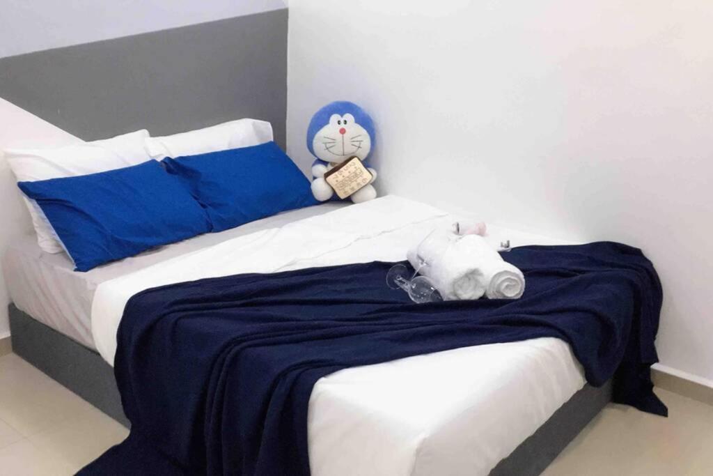הוילה ג'והור בהרו 22Pax :Taman Pelangi Party House Nearby Midvelly מראה חיצוני תמונה