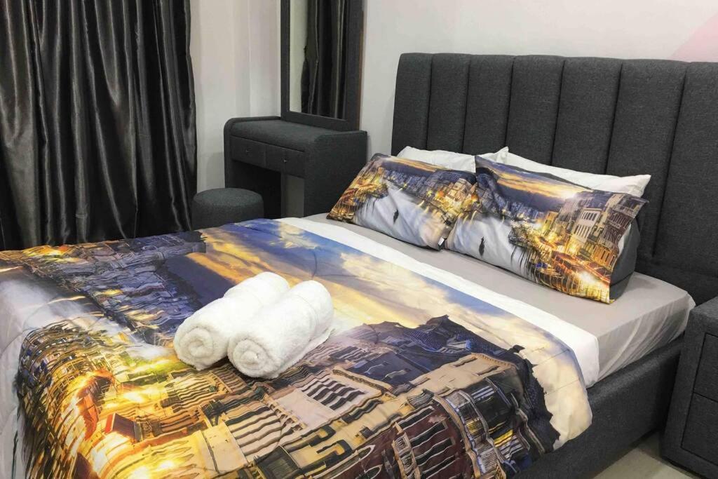 הוילה ג'והור בהרו 22Pax :Taman Pelangi Party House Nearby Midvelly מראה חיצוני תמונה