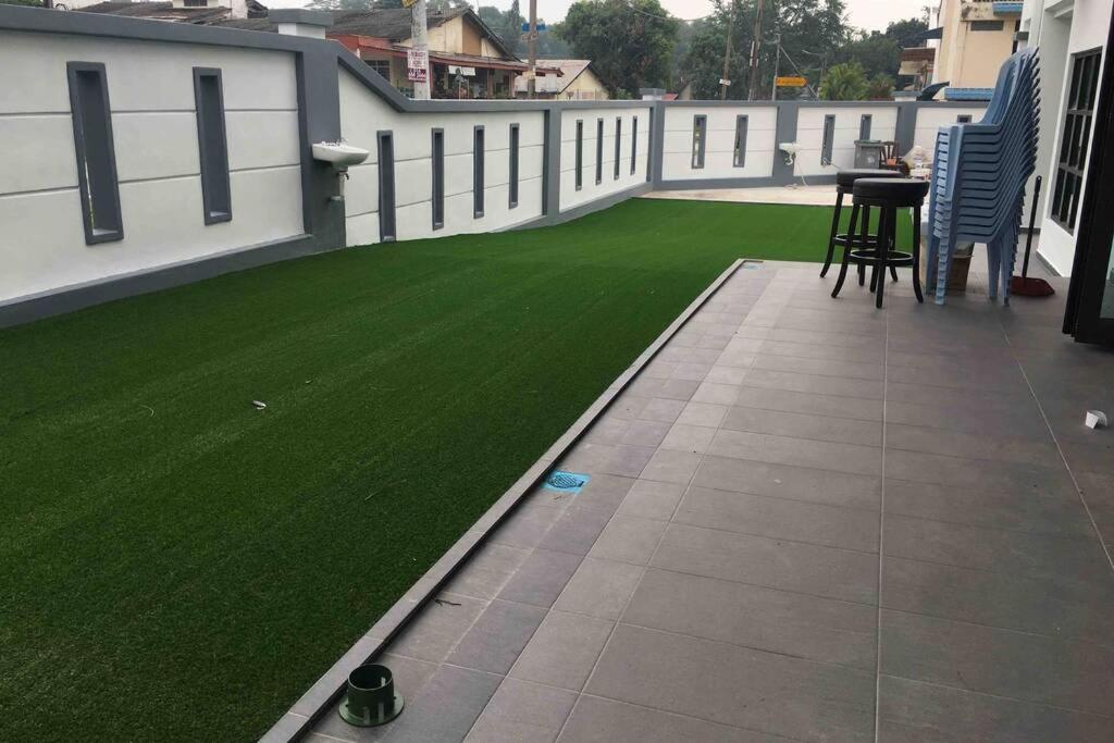 הוילה ג'והור בהרו 22Pax :Taman Pelangi Party House Nearby Midvelly מראה חיצוני תמונה