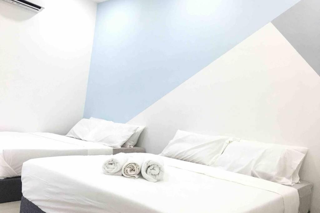 הוילה ג'והור בהרו 22Pax :Taman Pelangi Party House Nearby Midvelly מראה חיצוני תמונה