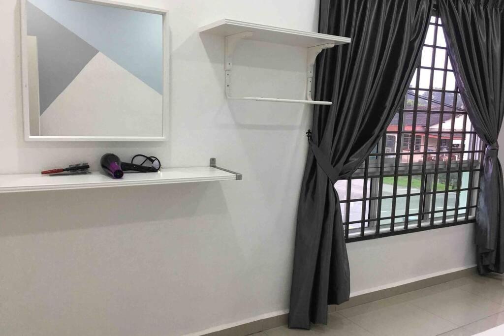 הוילה ג'והור בהרו 22Pax :Taman Pelangi Party House Nearby Midvelly מראה חיצוני תמונה